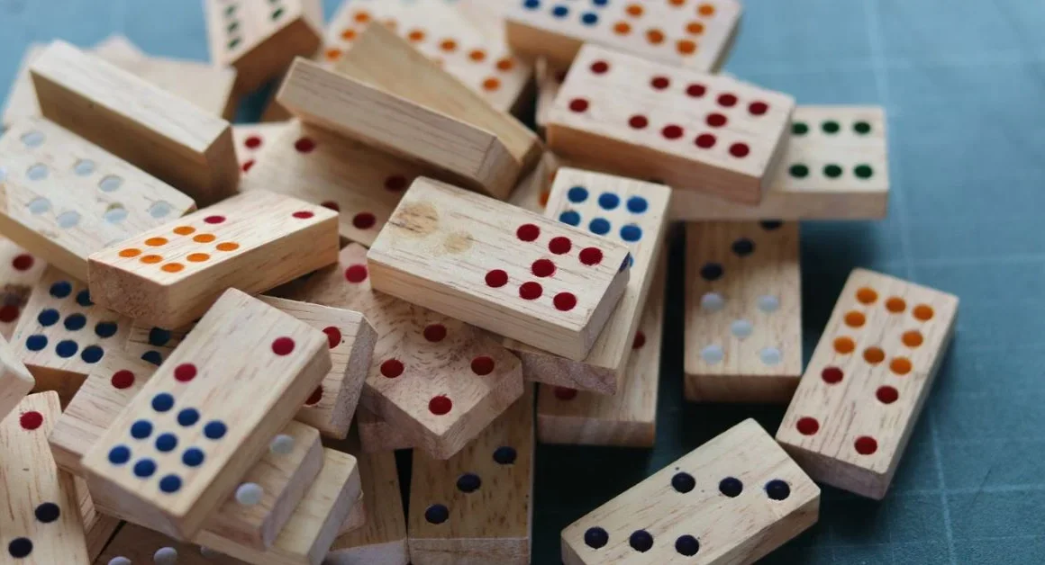 an image of Dominoes block tiles