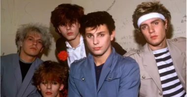an image of iconic 80s guys fashion trends