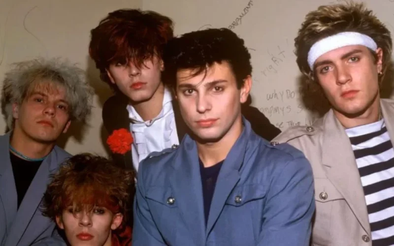 an image of iconic 80s guys fashion trends