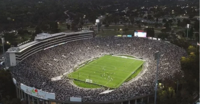 an image of Rose Bowl stadium Pasadena, California