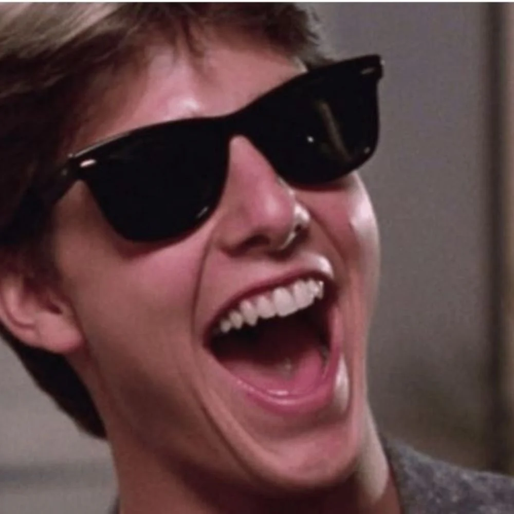 an image of Tom Cruise wearing Wayfarer sunglasses 